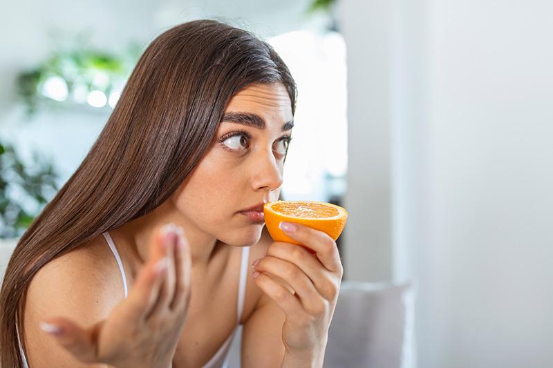 woman can't smell orange